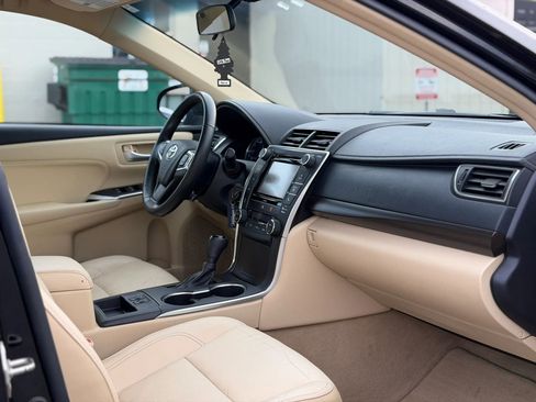 Used 2017 Toyota Camry XLE FWD image 19