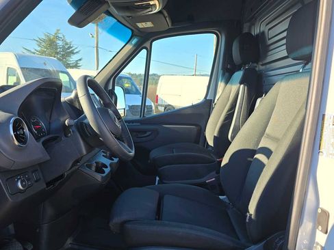 Used 2025 Mercedes-Benz Sprinter 2500 image 21