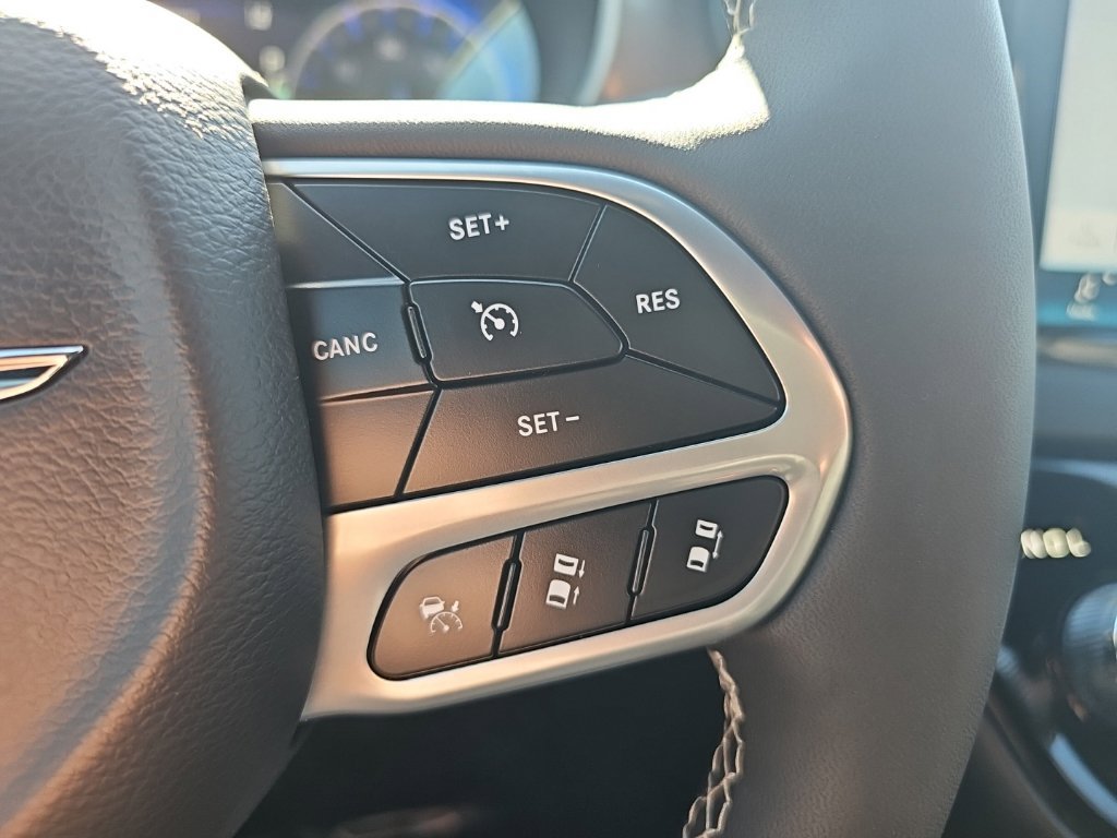 Certified 2026 Chrysler Pacifica Select FWD image 29