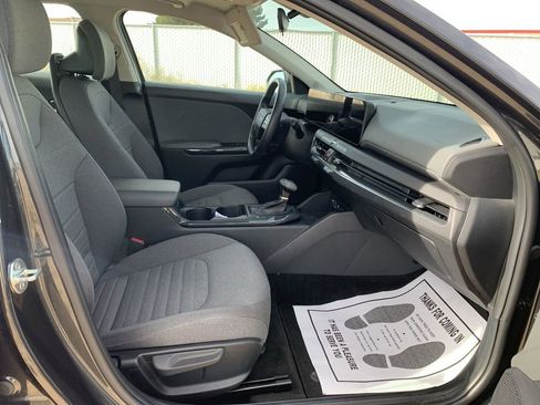Used 2025 Kia K4 EX image 26