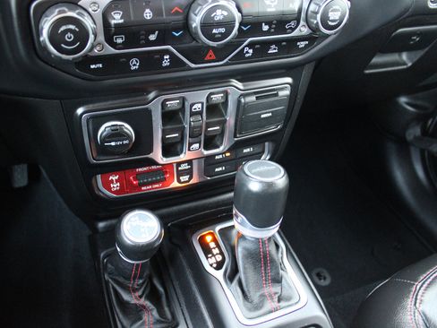 Certified 2020 Jeep Gladiator Rubicon image 26