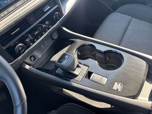 Used 2025 Nissan Rogue SV image 43