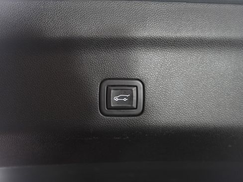 Used 2024 Chevrolet Suburban Z71 AWD/4WD image 13