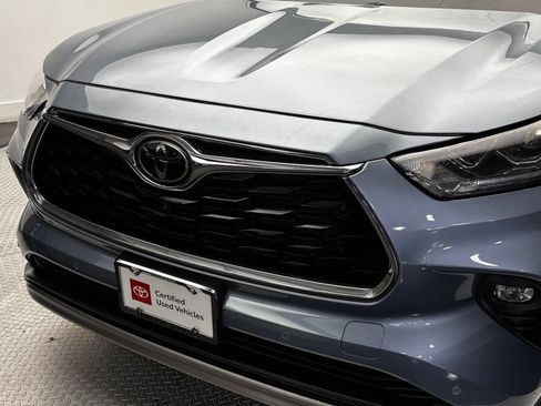 Used 2024 Toyota Highlander Platinum AWD/4WD image 3