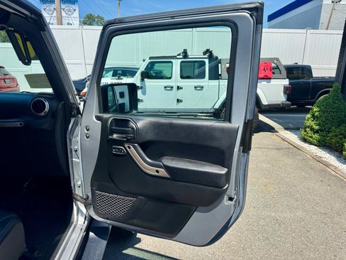 Used 2016 Jeep Wrangler Unlimited Sahara AWD/4WD image 28
