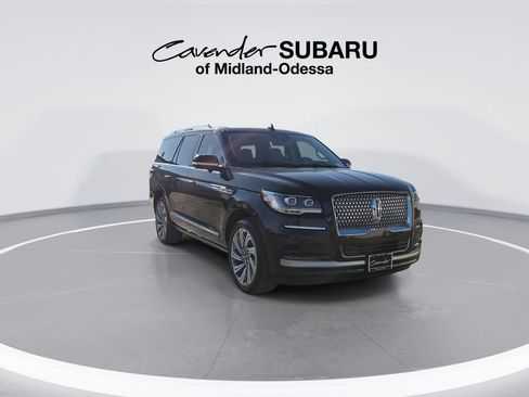 Used 2023 Lincoln Navigator Reserve AWD/4WD image 2