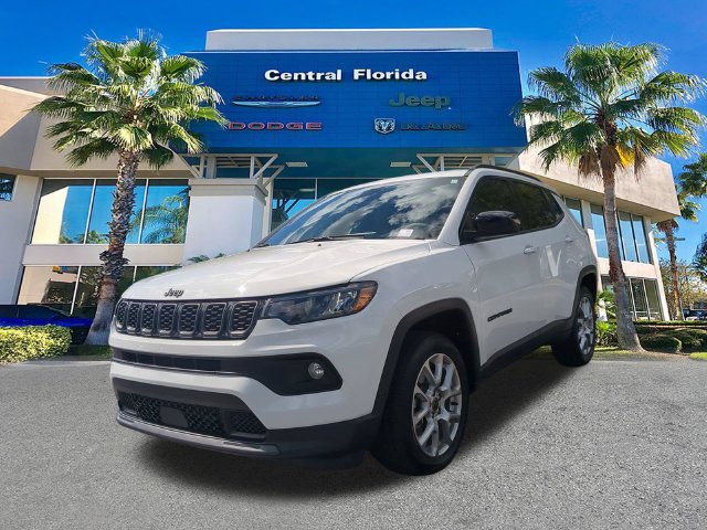 Used 2025 Jeep Compass Latitude w/ Altitude Special Edition AWD/4WD image 9