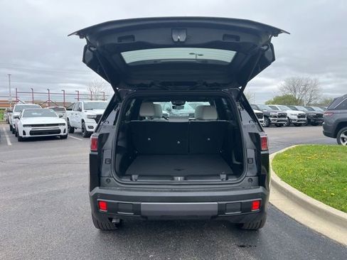 New 2026 Jeep Cherokee Overland w/ Trailer Tow Group AWD/4WD image 10