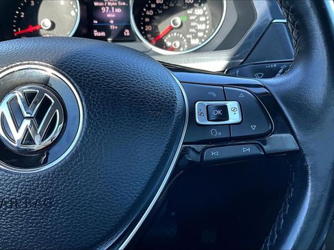 Used 2018 Volkswagen Tiguan SE image 19