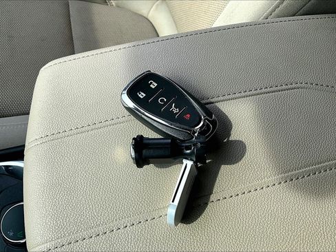 Used 2020 Chevrolet Traverse LT image 12