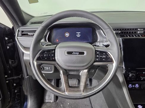 Used 2023 Jeep Grand Cherokee Overland w/ Luxury Tech Group IV image 16