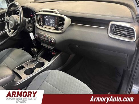 Used 2017 Kia Sorento LX w/ LX Convenience Package image 37