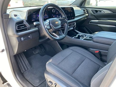 Used 2024 Chevrolet Traverse LT FWD image 28