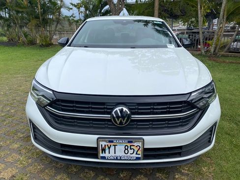 Used 2024 Volkswagen Jetta Sport image 2