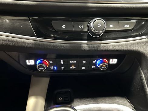 Used 2020 Buick Enclave Premium AWD/4WD image 20