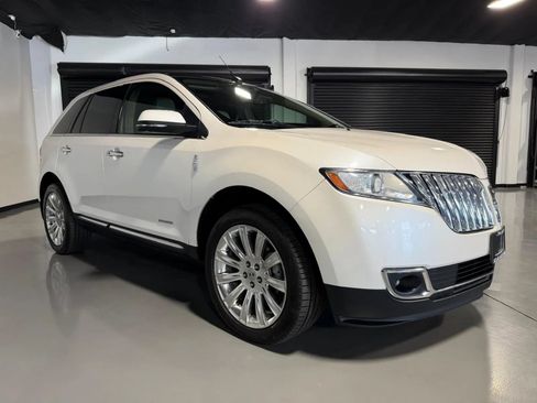 Used 2014 Lincoln MKX FWD w/ Equipment Group 101A image 3