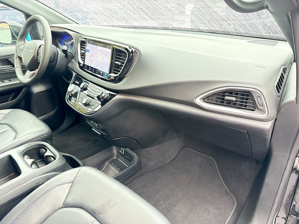 Used 2025 Chrysler Pacifica Select FWD image 34