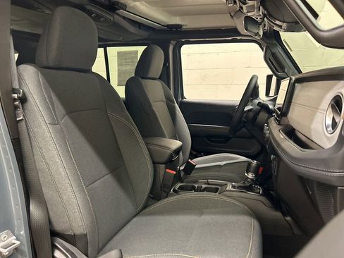 Used 2025 Jeep Wrangler Unlimited Sahara w/ Safety Group image 10