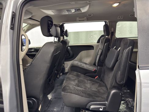 Used 2019 Dodge Grand Caravan SE image 20