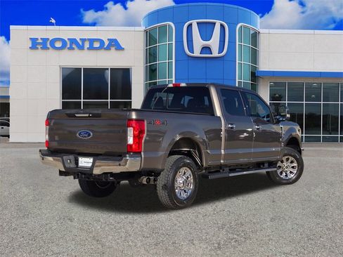 Used 2019 Ford F250 Lariat w/ Chrome Package image 3