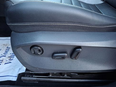 Used 2022 Volkswagen Taos SEL image 15