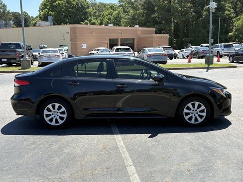 Used 2022 Toyota Corolla LE FWD image 6