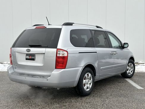 Used 2010 Kia Sedona LX image 5
