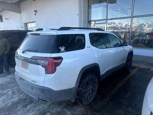 Used 2023 GMC Acadia SLE w/ Driver Convenience Package image 4