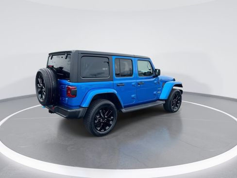 Used 2022 Jeep Wrangler Unlimited Sahara w/ Cold Weather Group AWD/4WD image 8