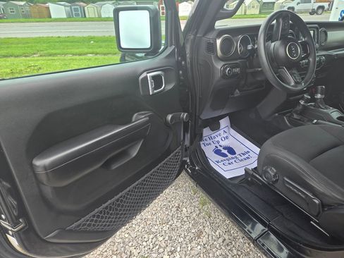 Used 2020 Jeep Wrangler Sport AWD/4WD image 6
