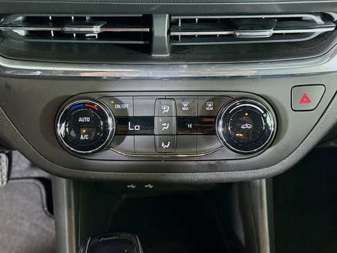 Used 2025 Buick Envista Preferred image 22