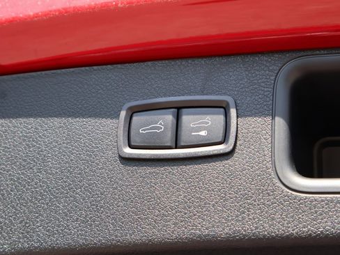 Used 2025 Porsche Macan image 18