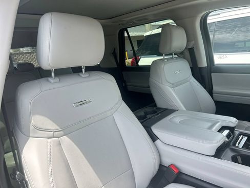 Certified 2025 Ford Expedition Platinum w/ Driver's Package AWD/4WD image 16