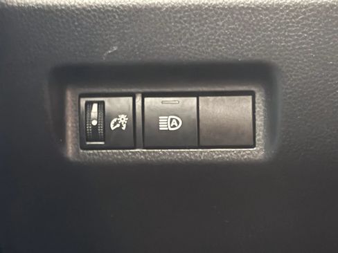 Used 2020 Toyota RAV4 XLE AWD/4WD image 32