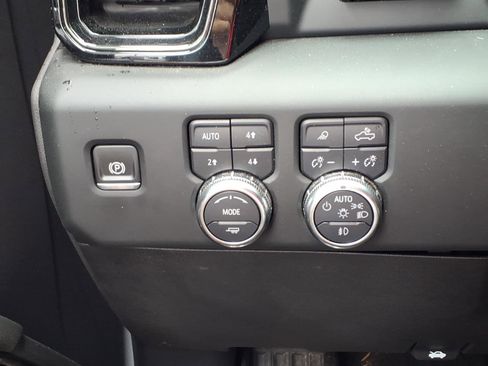 Used 2024 GMC Sierra 1500 AT4 w/ Technology Package image 22