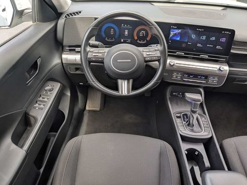 Used 2025 Hyundai Kona SEL AWD/4WD image 16