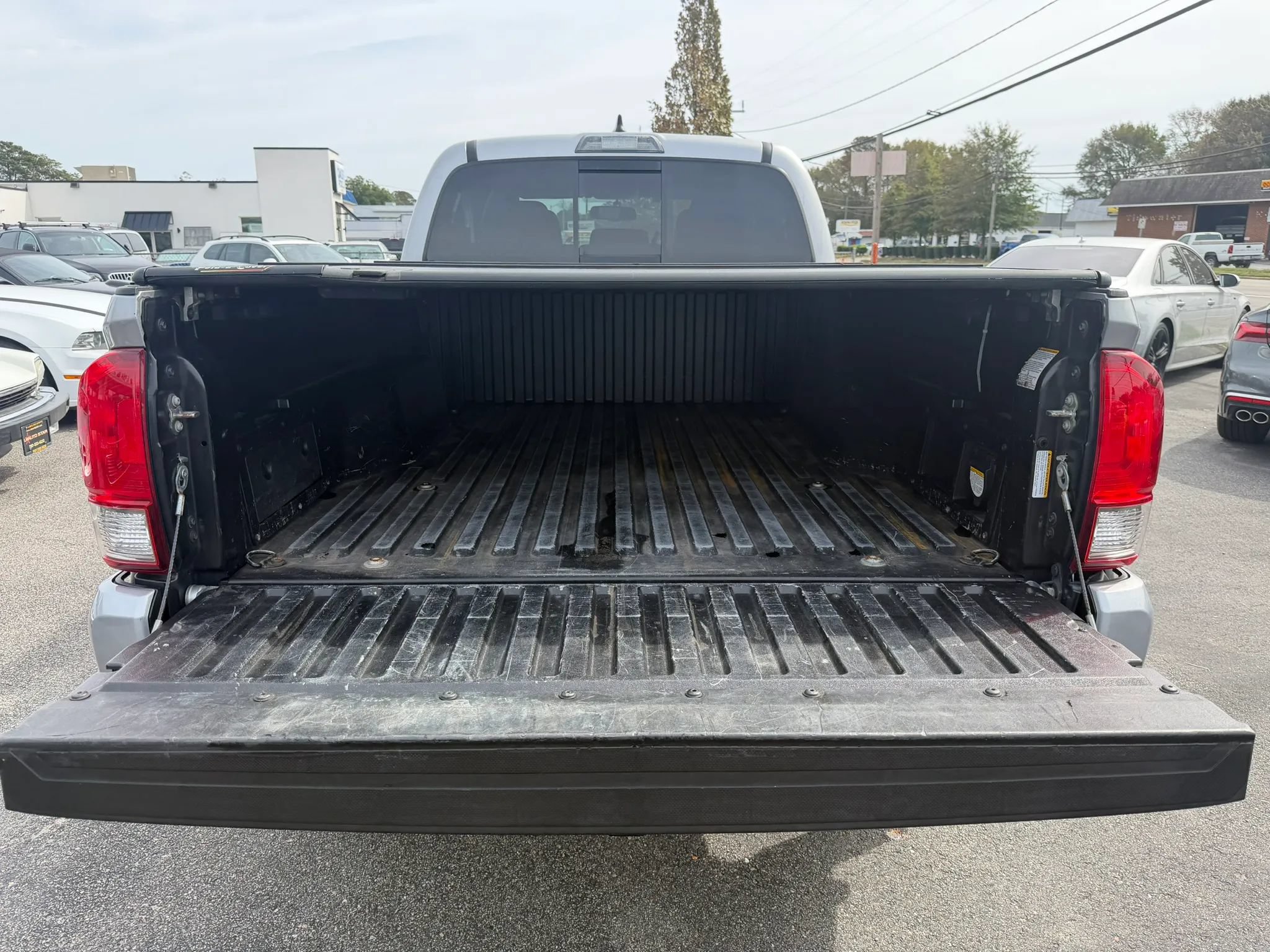 Used 2017 Toyota Tacoma TRD Sport w/ Tow Package AWD/4WD image 11