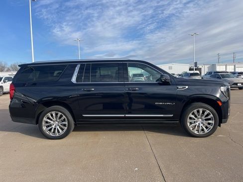 Used 2023 GMC Yukon XL Denali w/ Max Trailering Package image 2
