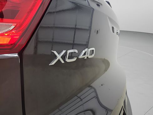 Used 2023 Volvo XC40 B4 Plus w/ Driver Assist Package FWD image 13
