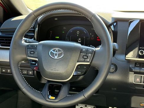Used 2026 Toyota Camry SE w/ Convenience Package FWD image 14