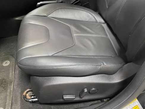 Used 2017 Ford Focus Titanium w/ Titanium Technology Package FWD image 14
