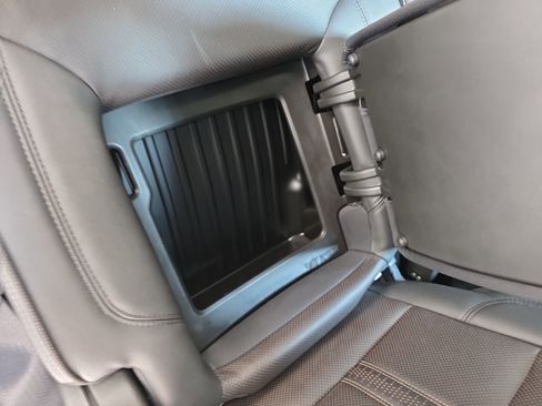 Used 2022 Chevrolet Silverado 1500 High Country w/ Technology Package image 13