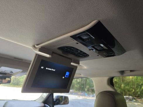 Used 2015 Chevrolet Tahoe LTZ RWD image 9