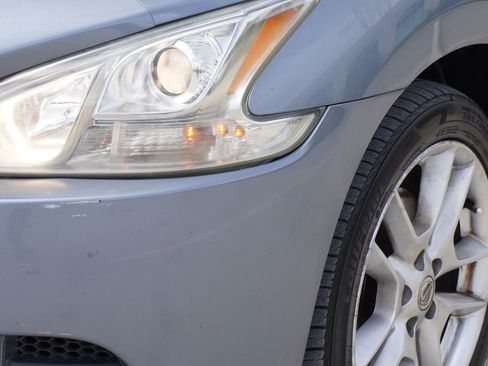 Used 2011 Nissan Maxima 3.5 SV w/ Cold Pkg FWD image 2