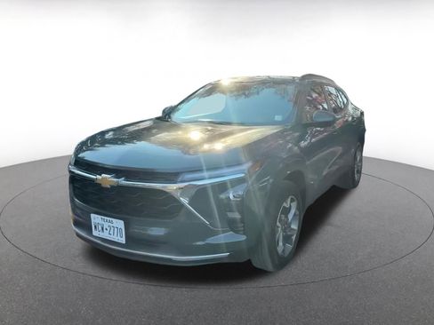 Used 2025 Chevrolet Trax LT image 7