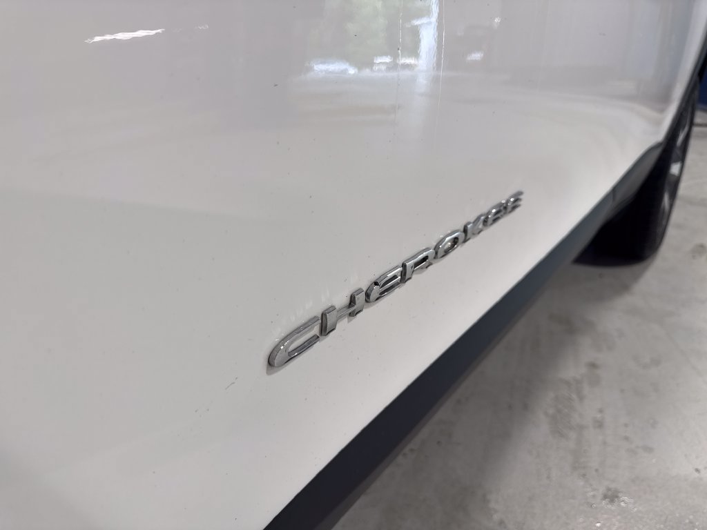 Used 2020 Jeep Cherokee Limited FWD image 51