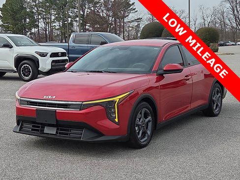 Used 2025 Kia K4 LXS image 2