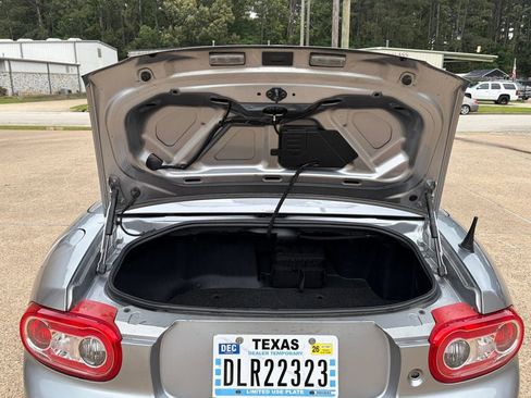 Used 2011 MAZDA MX-5 Miata Grand Touring w/ Premium Pkg RWD image 36