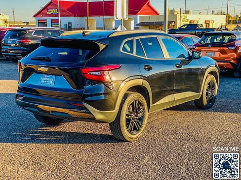Used 2025 Chevrolet Trax ACTIV w/ Sunroof Package image 8