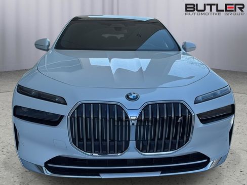 Certified 2024 BMW i7 xDrive60 w/ Executive Package AWD/4WD image 8